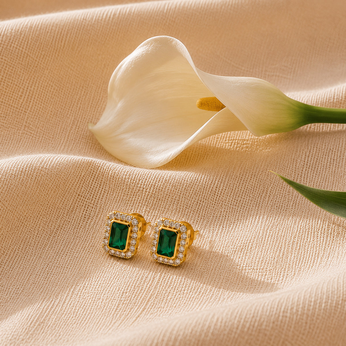 Noor studs